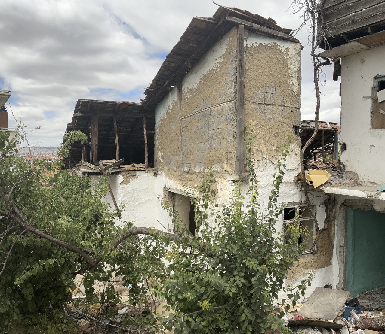 Gültepe Mahallesi 715 Sokak No:11/A Yıkım Tebligatı