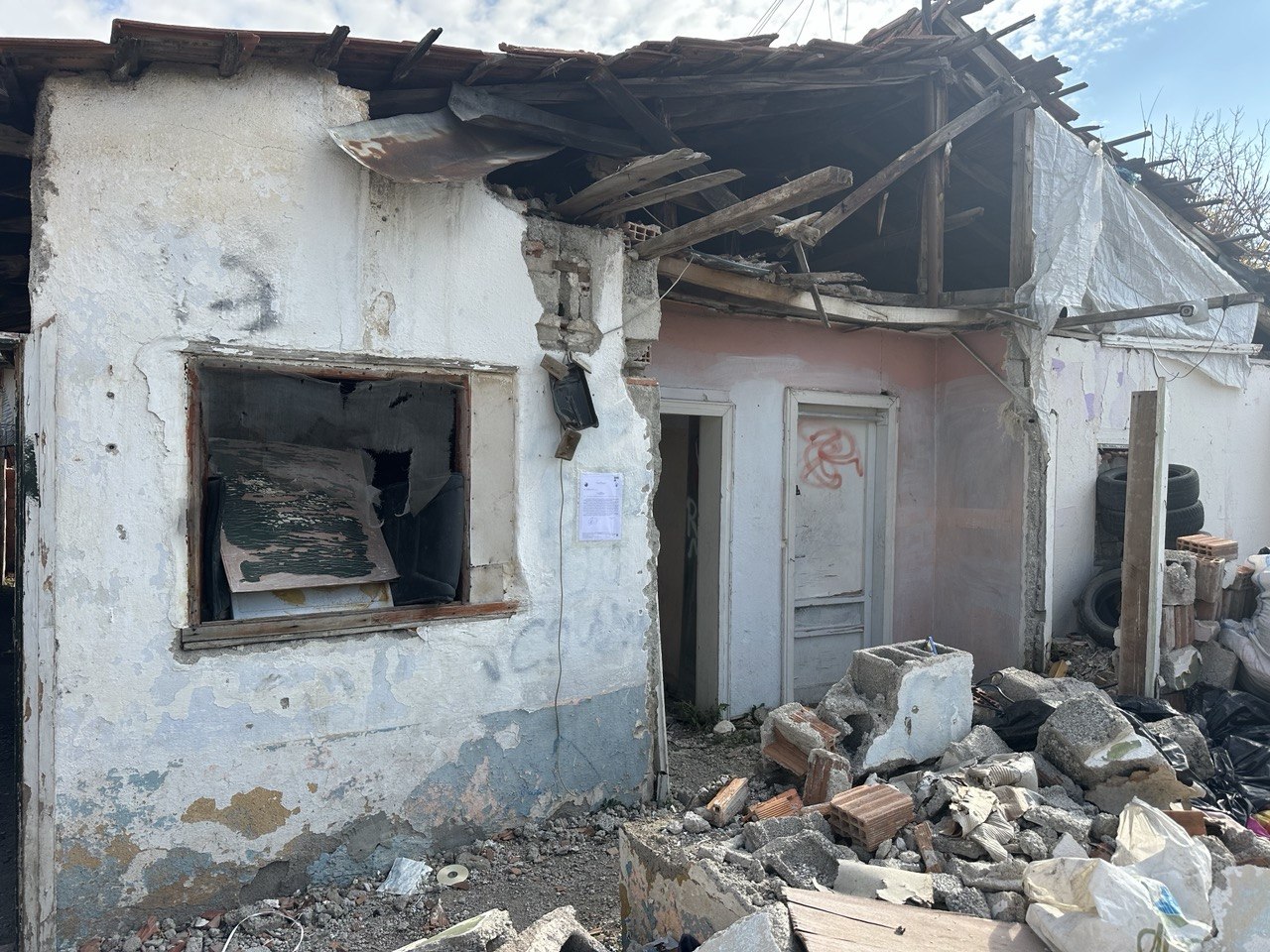 Gültepe Mahallesi 732.Sokak No:13 Yıkım Tebligatı