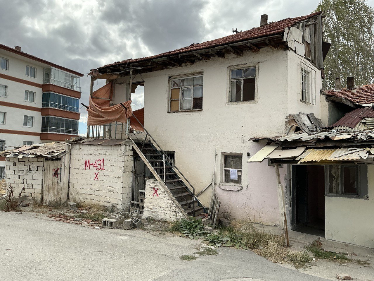 Gültepe Mahallesi Tanıştıran Sokak No:27 yanı Yıkım Tebligatı