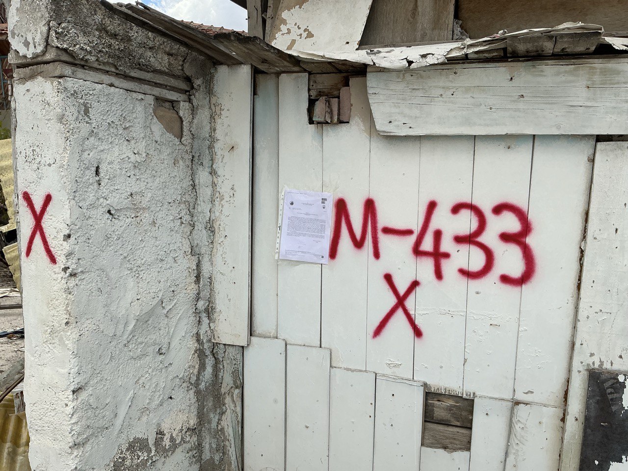 Gültepe Mahallesi Tanıştıran Sokak ve Eflatun Sokak köşesi No:Bila Yıkım Tebligatı