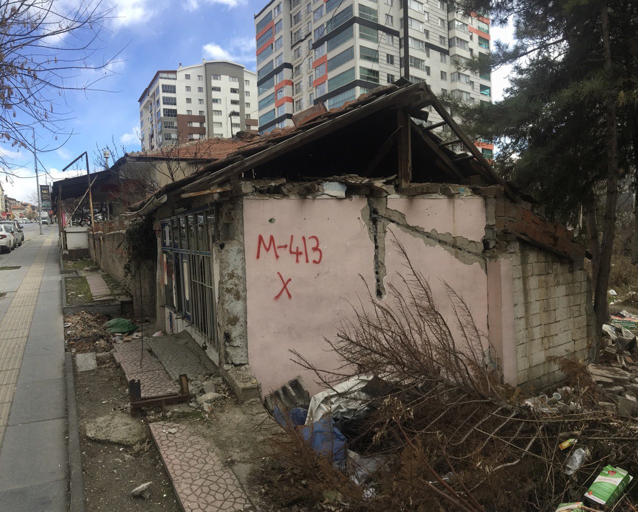 Güneşevler Mahallesi Celal Esat Arseven Caddesi No:138/A Yıkım Tebligatı