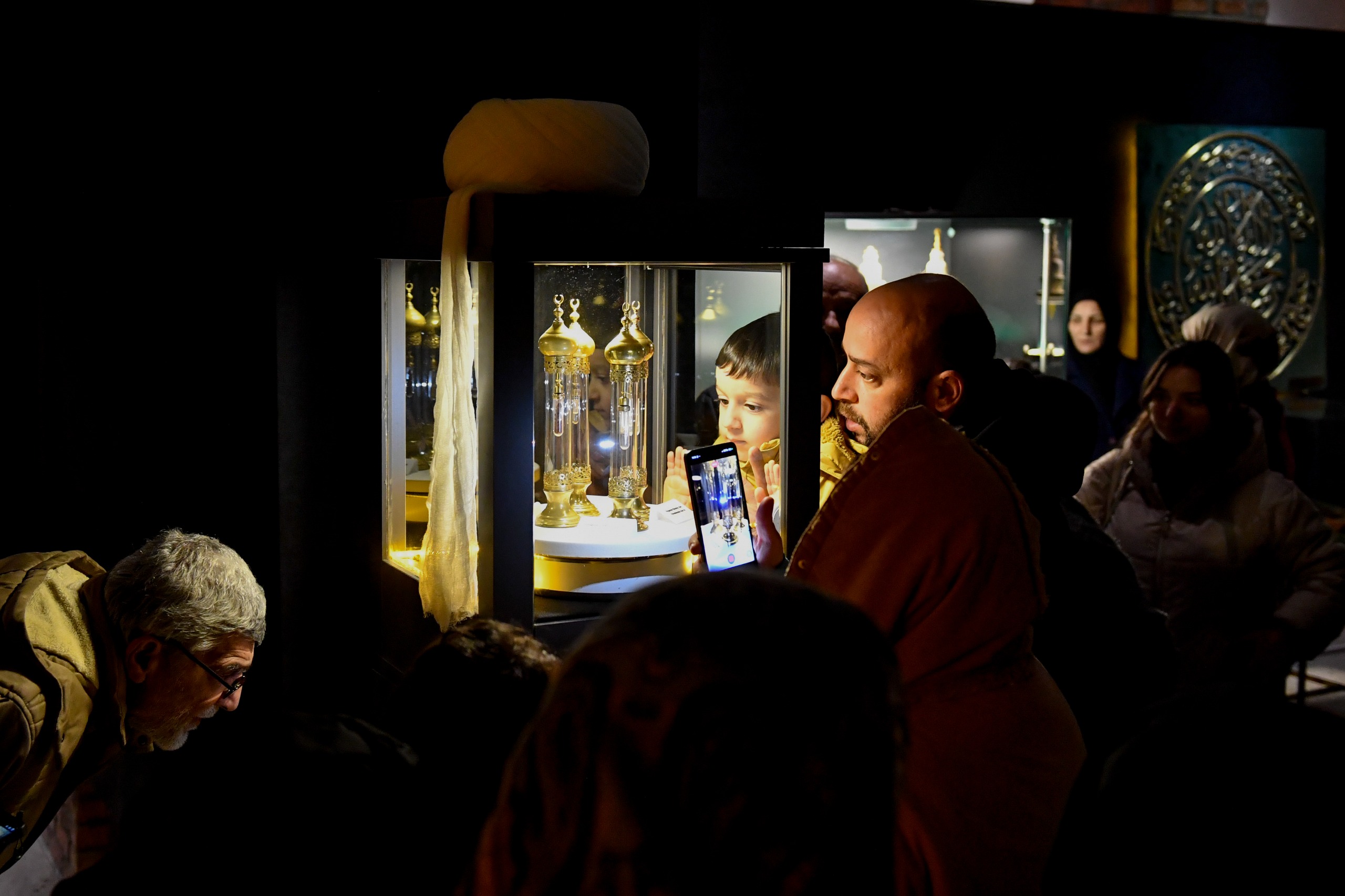 “MUKADDES EMANETLER”E SEVGİ SELİ