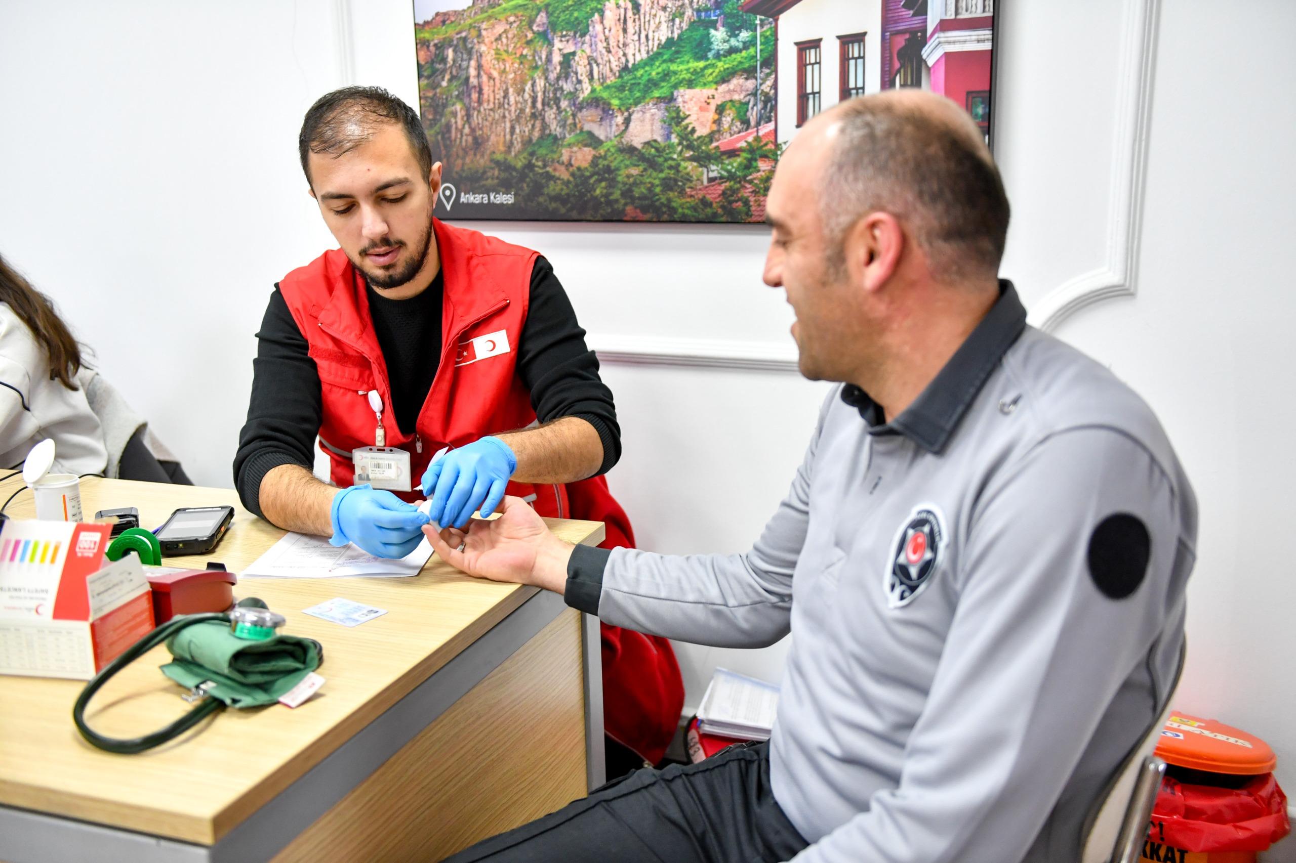 ALTINDAĞ BELEDİYESİ’NDEN KIZILAY’A DESTEK