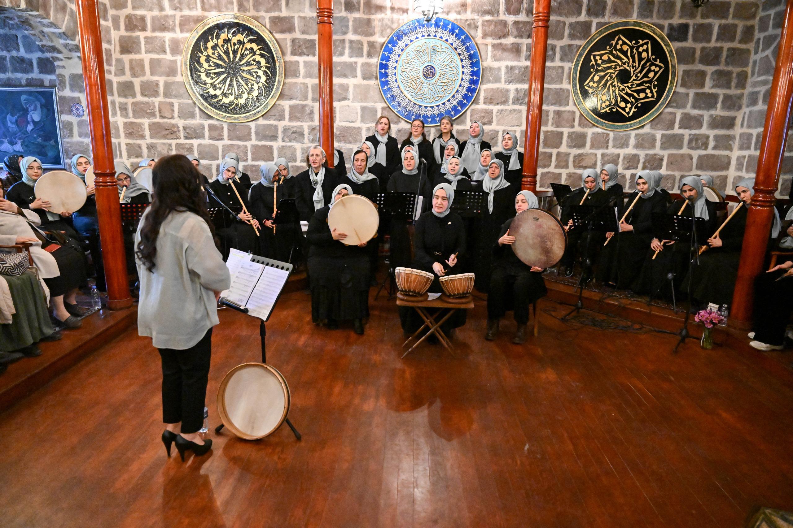 ALTINDAĞLI KADINLARDAN MANEVİYAT DOLU KONSER