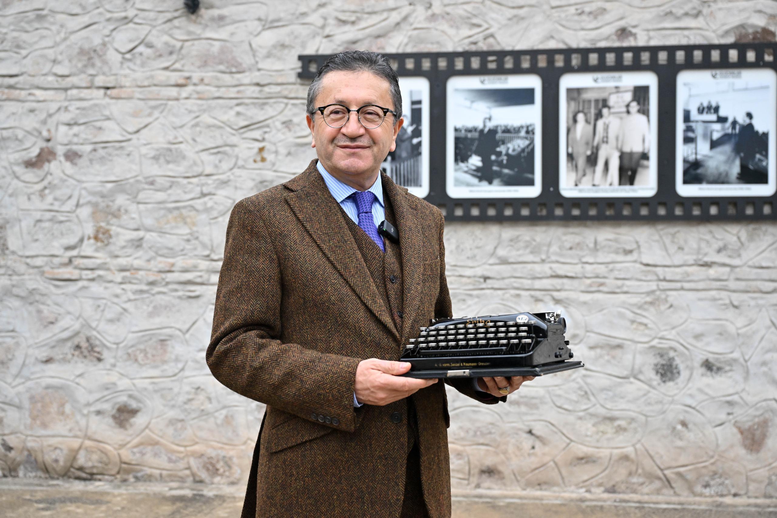 BÜLENT ECEVİT’İN DAKTİLOSU ULUCANLAR CEZAEVİ MÜZESİ’NDE